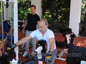 В.Путин, Д.Медведев нар бялдаржуулах дасгал хийжээ