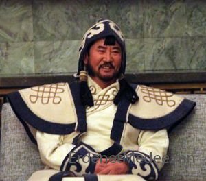 Хятадууд Монголд “Чингис хаан”-ыг амилуулна