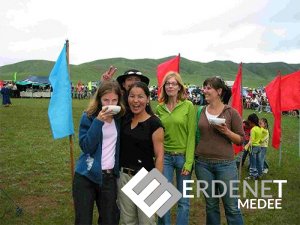 Монголд ирдэг жуулчдын олонх нь Үндэсний баяр наадмыг тааруулдаг