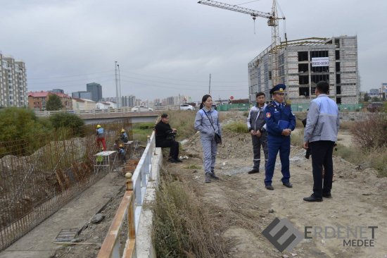 Хамгаалалтын даланд хууль бусаар барилга барьж байсныг зогсоолоо