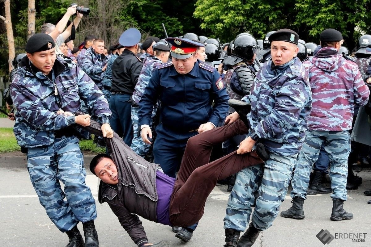 Казахстаны ерөнхийлөгчийн сонгуульд Назарбаевын залгамжлагч ялж, олон зуун тэмцэгч баривчлагдав