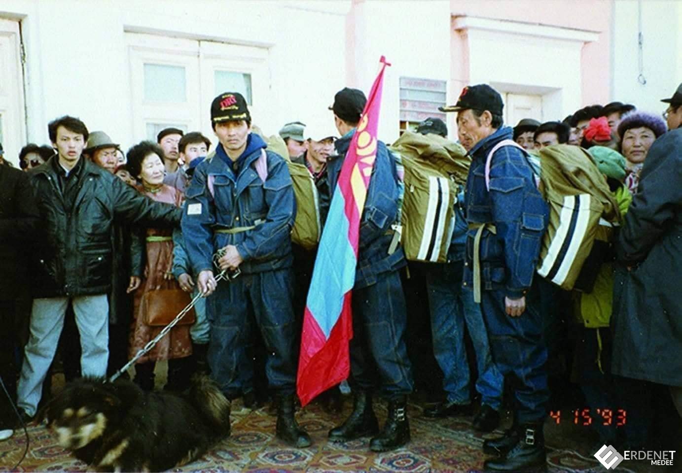 1993-онд Монголоос-Америк хүртэл аялсан Банхар нохойн түүх